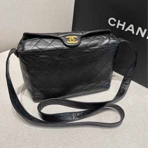 Chanel香奈兒 中古雕花黑金飯盒包 Hobo