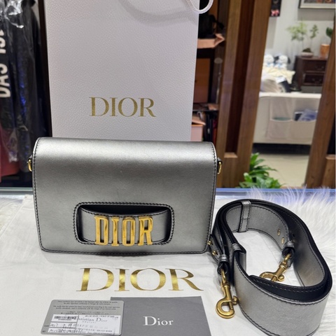Dior/迪奧 J'ADIOR系列字母LOGO翻蓋包 香檳金色的顏色woc真的超美，這個款式的