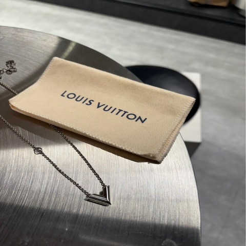 Louis Vuitton Essential V 項鍊 銀色 ｜Classic Trend CT精品｜台北東區實體