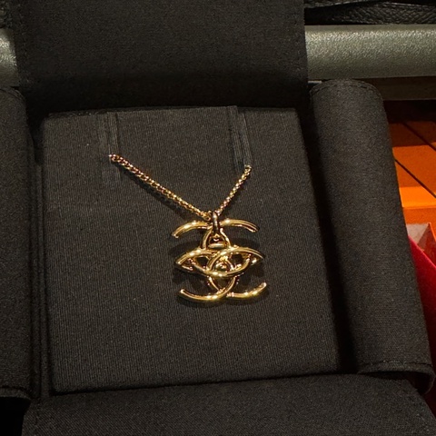 超搶手Jennie 同款Chanel 26A 手工坊重疊雙C Logo 項鏈