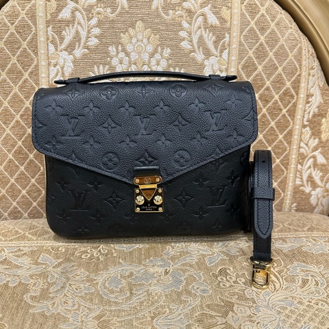 LV 黑牛皮壓紋金釦Pochette Metis下蓋手提肩斜背郵差包M41487