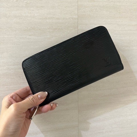 LV 黑Epi銀釦ㄇ拉12卡長夾M61857