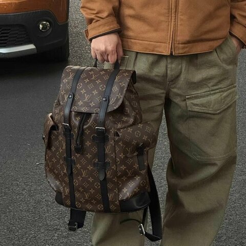✿ Louis Vuitton  Christopher MM ❙ 原花拚黑色牛皮下蓋後背包