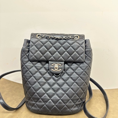 Chanel香奈兒黑銀羊皮薩爾茨堡雙肩包，鐳射22開 底長19.5