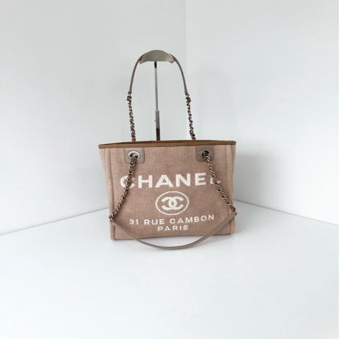 Chanel香奈兒 淺卡其色白字母竪款沙灘包