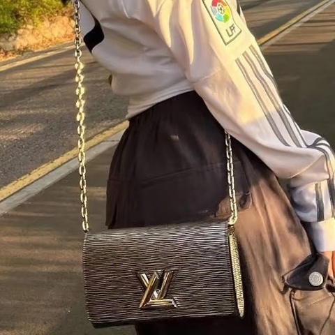 👜LV路易威登｜Twist Epi扭一扭鎖扣包｜中號｜98新