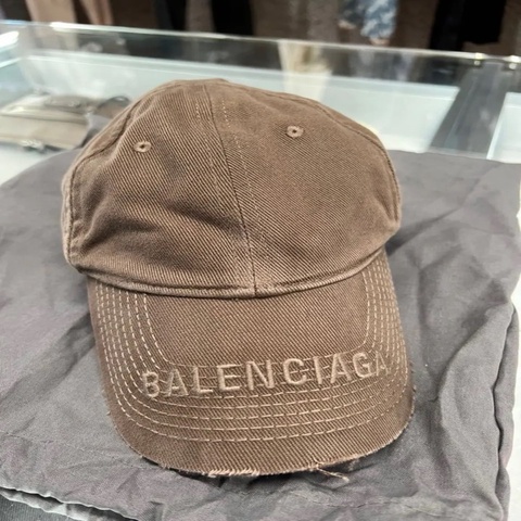 Balenciaga摩卡色棒球帽