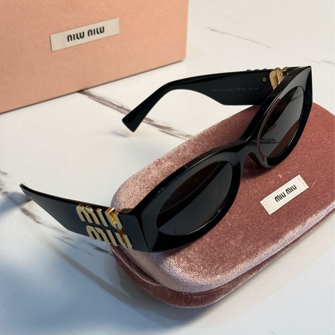 Miumiu新款墨鏡11W