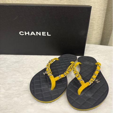 CHANEL 菱格紋金屬鏈帶夾腳涼鞋