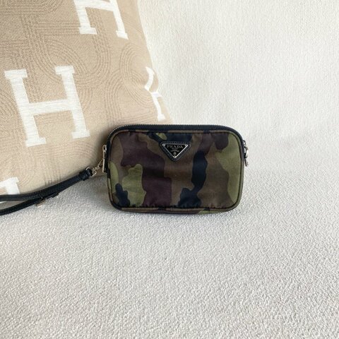 Prada 迷彩斜背包 16*10*4  98新配件肩帶 保卡 塵袋