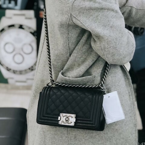 ✨Chanel香奈兒｜Leboy｜小號
保卡26開 
附件：盒子、防塵袋、保卡、購證
💰6.5萬