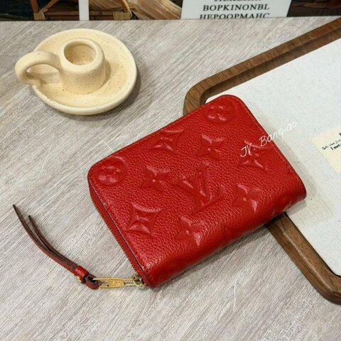 JS0257-LV紅色牛皮壓紋ㄇ拉鍊零錢包M60740