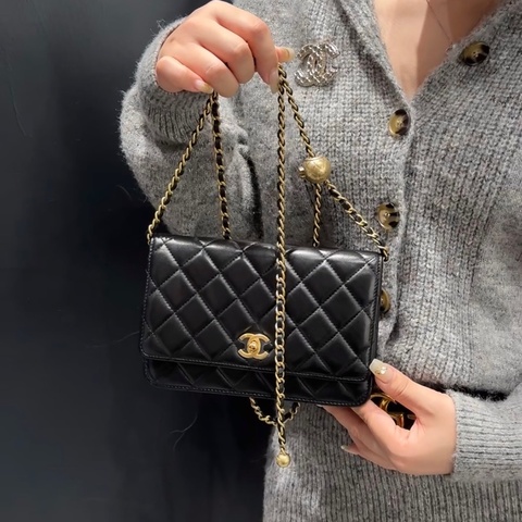 ෆ Chanel woc黑金金球
