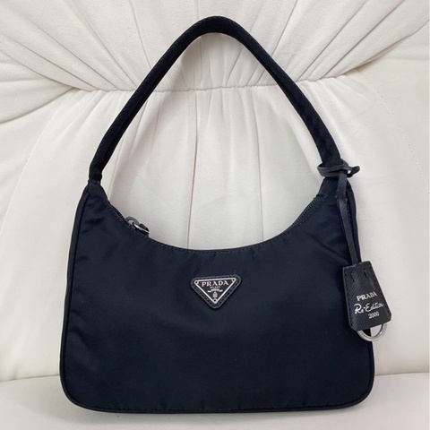 普拉達Prada Prada Re-Edition 2000 黑色hobo腋下包 無附件