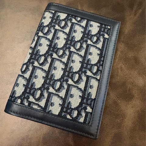 Dior 經典老花護照套
