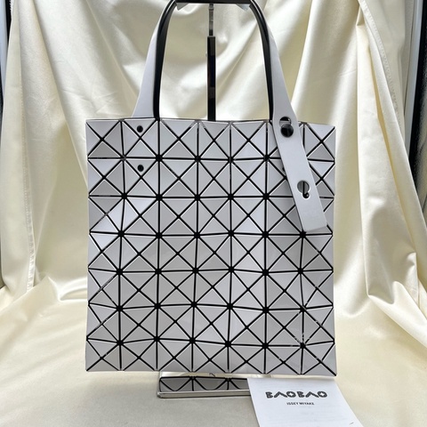 ISSEY MIYAKE Prism 七格亮面大容量 PVC 托特包