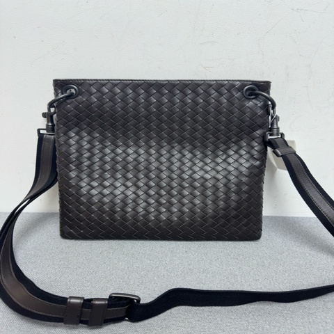 Bottega Veneta 葆蝶家 BV  編織斜挎包  底長27。