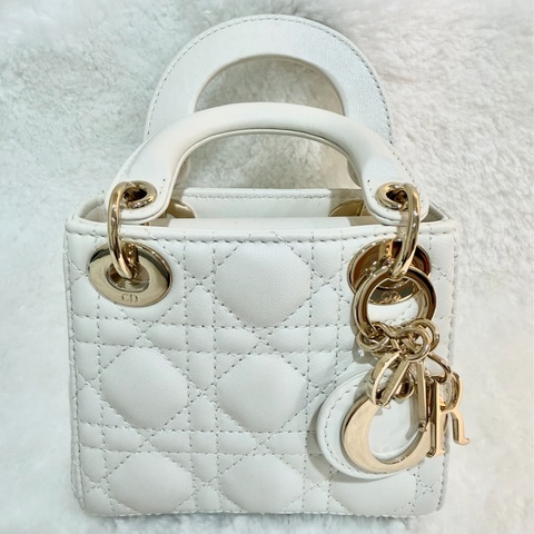迪奧/Dior  白色金扣小羊皮迷你黛妃手提單肩包 22年編碼 尺寸：17 x 15 x7 釐米