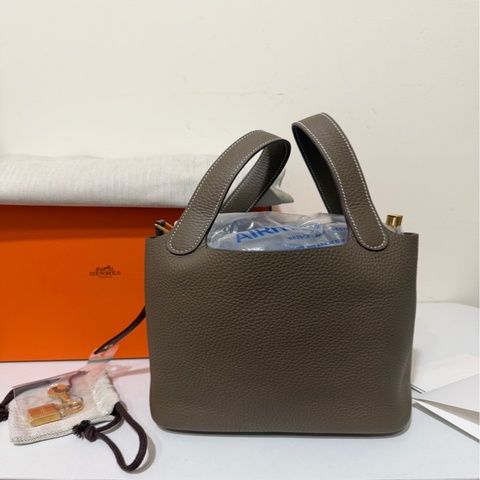 Hermès 愛馬仕🐎 菜籃子18💗大象灰金 k刻💕 附件：盒子、防塵袋、台灣購證