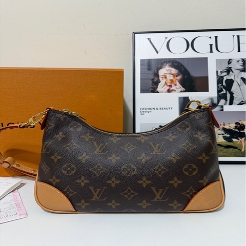 Louis Vuitton路易威登👑 牛角包💗🥐 晶片款 附件：盒子、購證