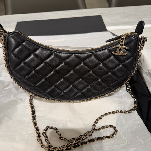 Chanel 23P半月包hobo 黑金羊皮 月亮包 芯片款