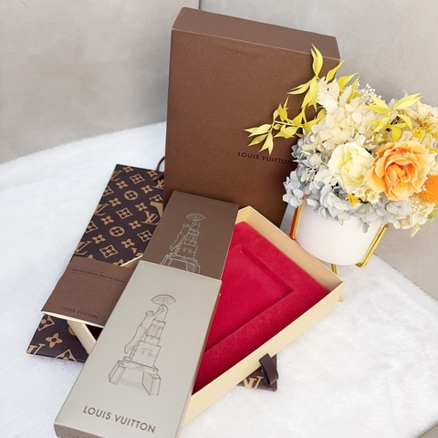 【赫蒂國際精品】Louis Vuitton Tour Eiffel VIP 限量版翻頁動畫書
