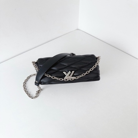 Louis Vuitton 路易威登👑 Malletage黑銀💕Twist菱格泡芙鏈條包 98新💗 尺寸20*11*8