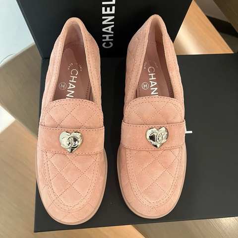閒置新 CHANEL香奈兒 粉色 35.5碼 附件：塵袋