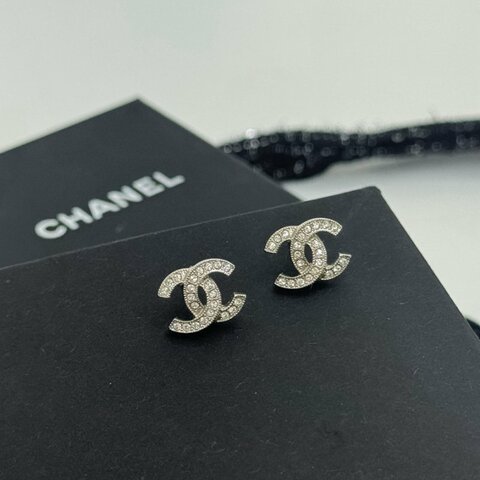 CHANEL 雙C水鑽LOGO 耳針
