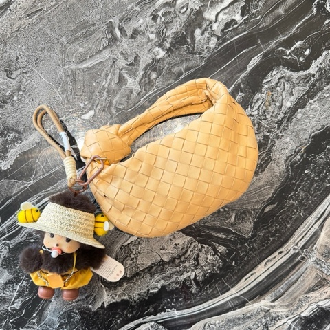 葆蝶家/Bottega Veneta mini jodie 奶茶色打結編織包