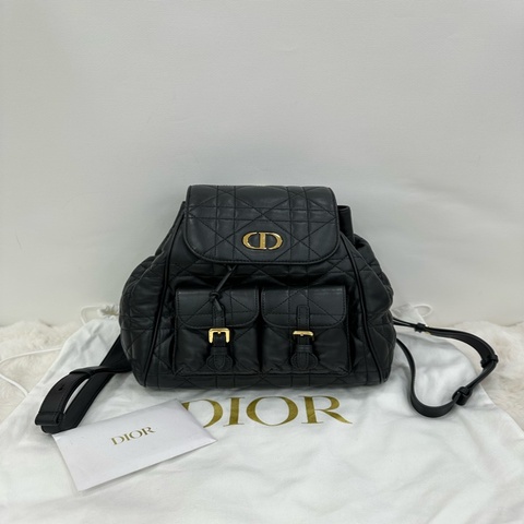 Dior 迪奧 中號 Dior Caro 雙肩背包 黑色褶皺牛皮革超大藤格紋 尺寸：23*12.5*26.7  25年編碼