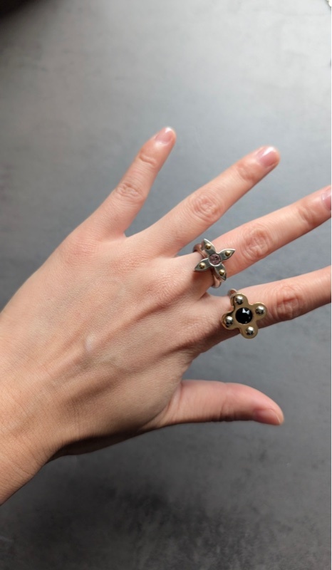 Louis Vuitton Love Letters 系列小花四葉草戒指