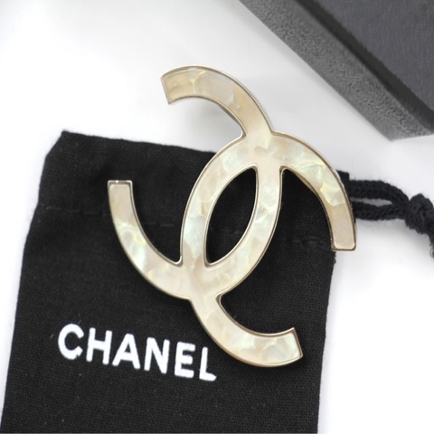 Chanel Vintage B11A 貝母大CC霧面金色底胸針