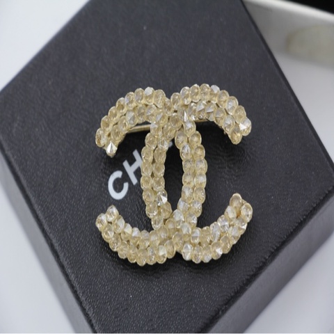 Chanel A12A 水鑽米色水晶石CC胸針