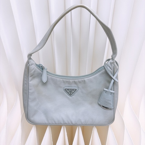 Prada 淺藍尼龍腋下包hobo