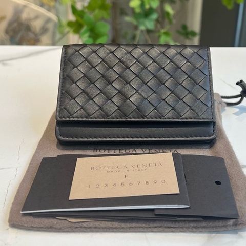 BOTTEGA VENETA 葆蝶家 深咖啡色小羊皮卡片夾 男女同款 底長11cm