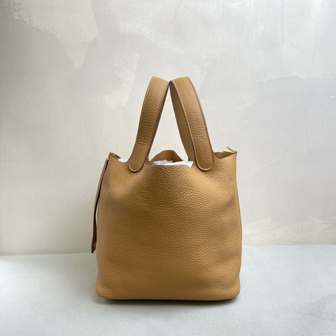 HERMES/愛馬仕 菜籃子 22 Z刻 尺寸22*22*18 顏色餅乾色 成色99新。