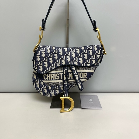 Dior迪奧  saddle中號老花刺繡馬鞍包