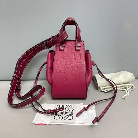 Loewe羅意威 樹莓色荔枝紋迷你吊床包
