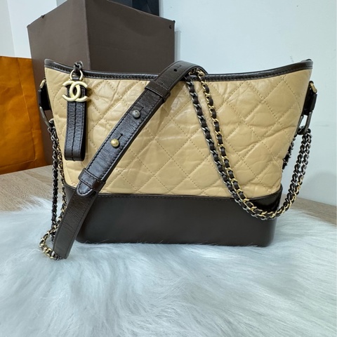 Chanel 中號流浪包