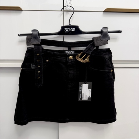 VERSACE JEANS COUTURE 黑色牛仔短裙Black Baroque Buckle Denim Miniskirt