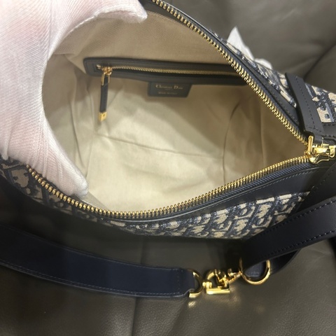 全新 Dior D-Journey 小型包