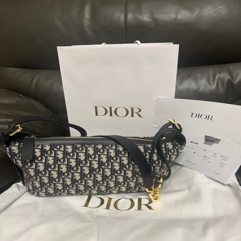 全新 Dior D-Journey 小型包