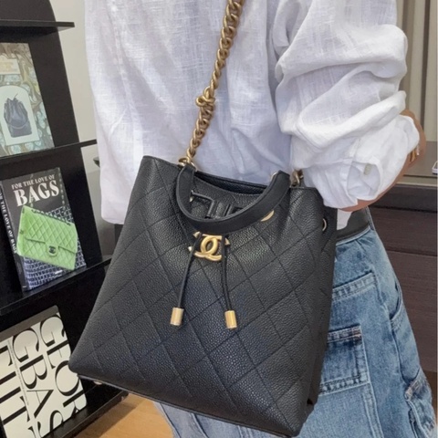 💎Chanel香奈兒｜希臘系列黑金魚子醬Kelly水桶包｜99新