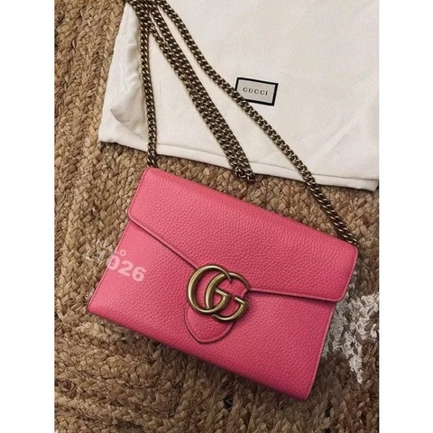 GUCCI真品  仿舊雙G logo WOC 小方包 牛皮荔枝紋 信封包 仿舊鍊條包 斜背鏈帶包 絕版亮粉色