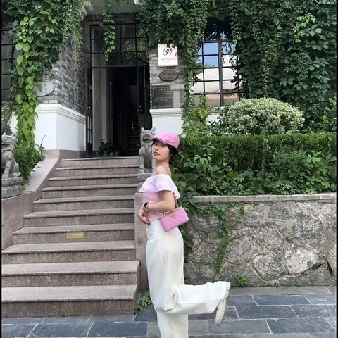 Chanel 23P 粉色愛心鏈條 金球 長盒子化妝包 荔枝皮 肩帶可調節 17*10*9cm 99新配件塵袋