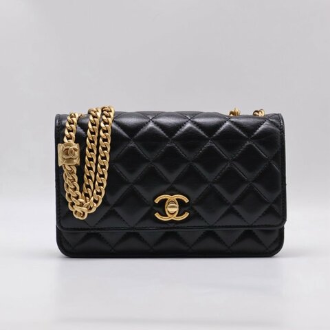 CHANEL 風衣釦小羊皮WOC - 黑金