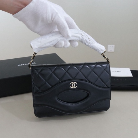 999新未使用 Chanel 香奈兒 24c 黑金31bag woc 黑金羊皮 芯片款 尺寸19*12*5cm，配件盒子防塵袋