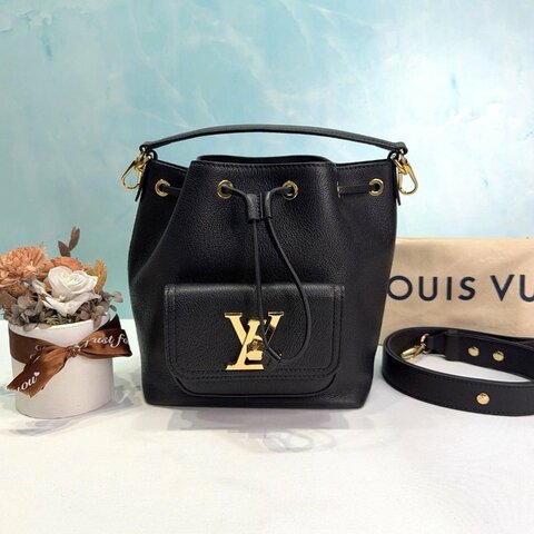LV Lockme Bucket黑色小牛皮水桶包
