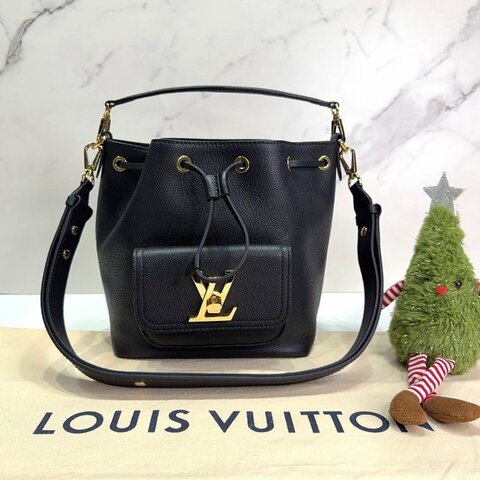 LV Lockme Bucket小牛皮手提斜背水桶包